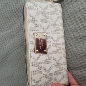 Michael kors wallet